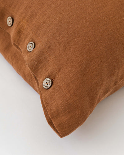 Linen pillowcase with buttons in Cinnamon - sneakstylesanctums