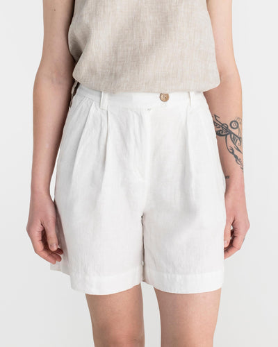 Pleated linen shorts BAGAN in White - sneakstylesanctums modelBoxOn