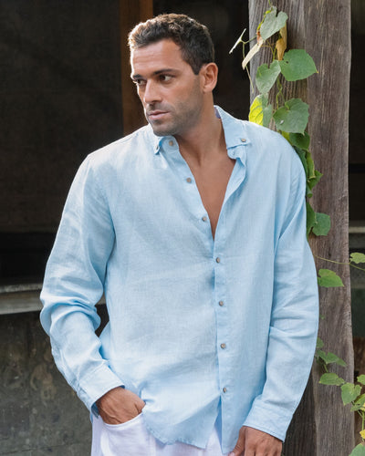 Men's linen shirt NEVADA in Sky blue - sneakstylesanctums modelBoxOn2