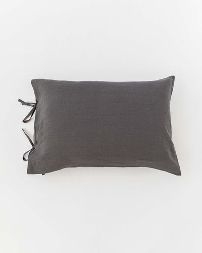 Linen pillowcase with ties in Charcoal gray - sneakstylesanctums